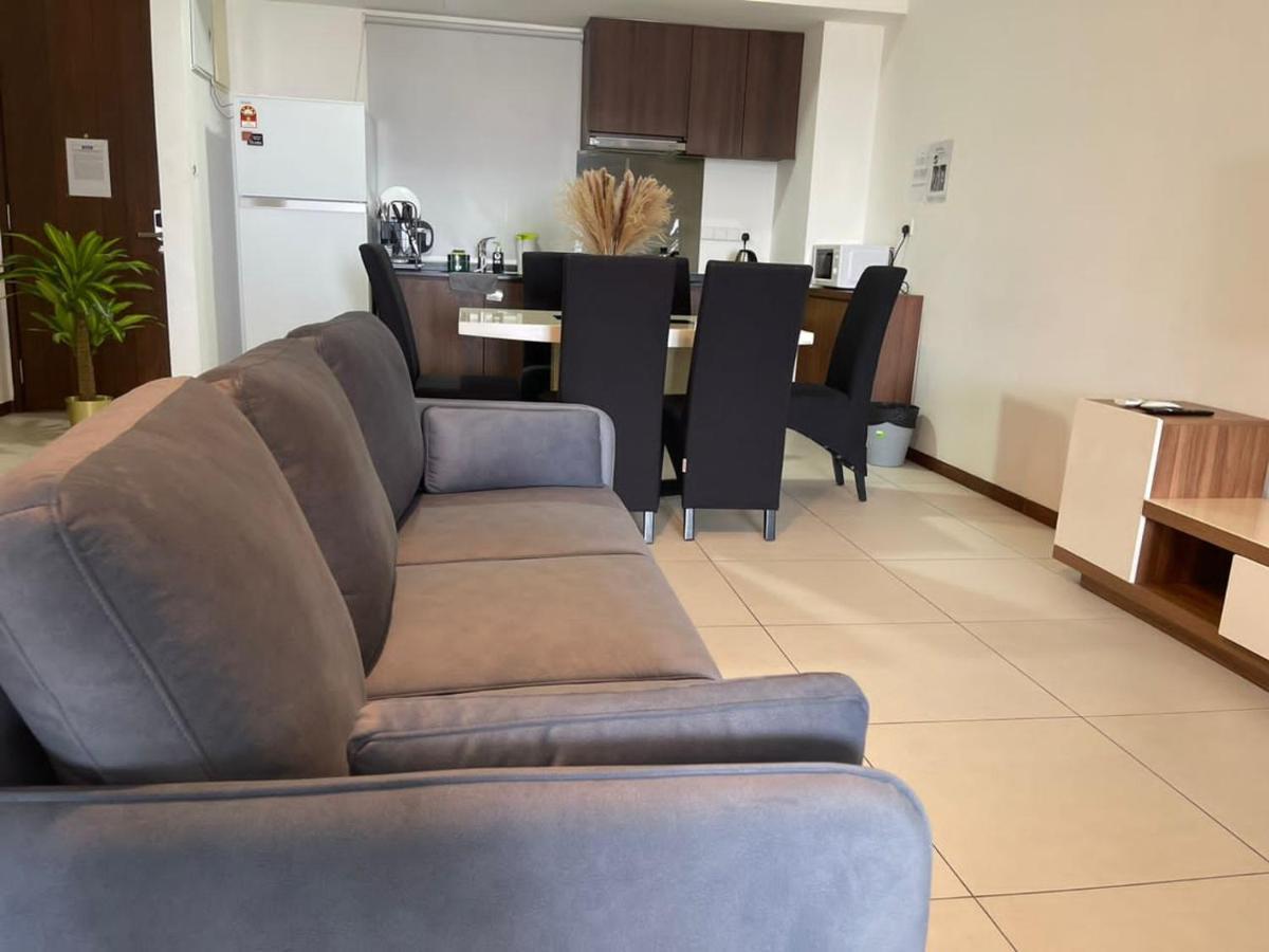 Deluxe Seaview Suite Twin Bed By The Only Bnb Tanjung Tokong Exterior foto